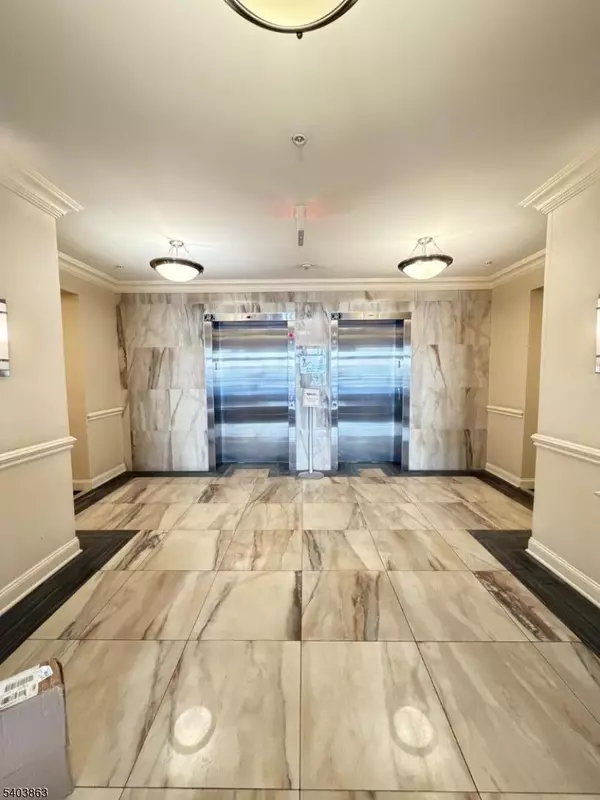 Linden City, NJ 07036,102 E Elizabeth Ave #207