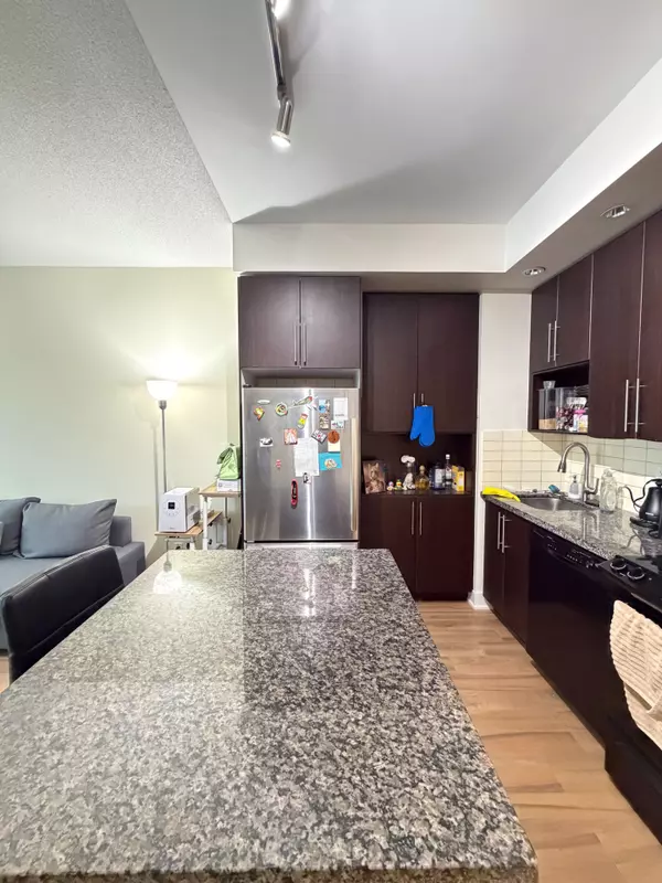 Toronto C08, ON M4Y 0A4,28 Linden ST #907