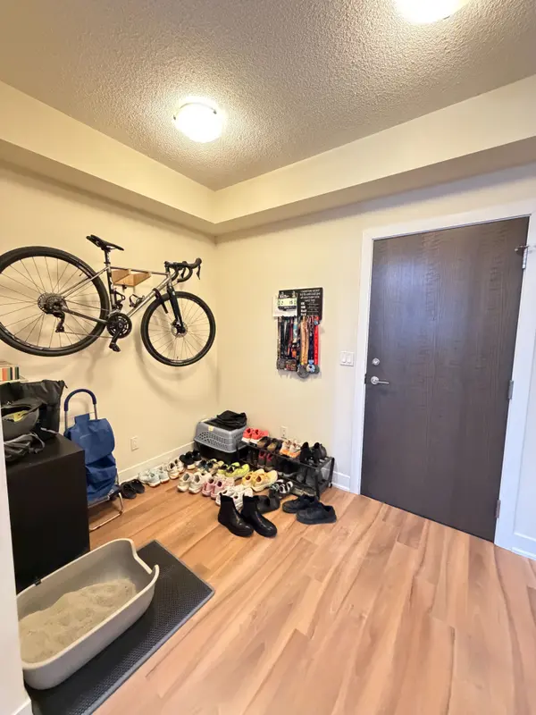 Toronto C08, ON M4Y 0A4,28 Linden ST #907