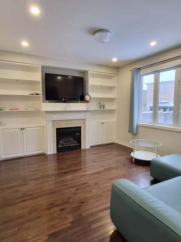 East Gwillimbury, ON L9N 0C1,180 Harvest Hills BLVD