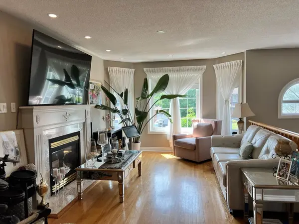 Whitchurch-stouffville, ON L4A 1J9,105 Sandale RD #Upper