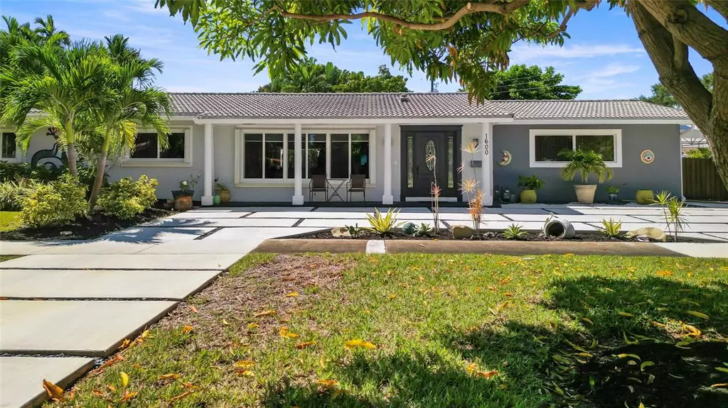 1600 Yale Dr, Hollywood, FL 33021