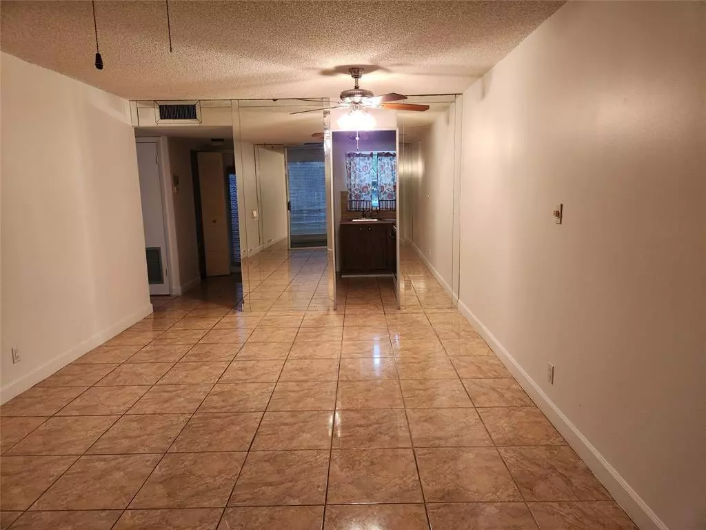 Sunrise, FL 33322,9601 Sunrise Lakes Blvd #208