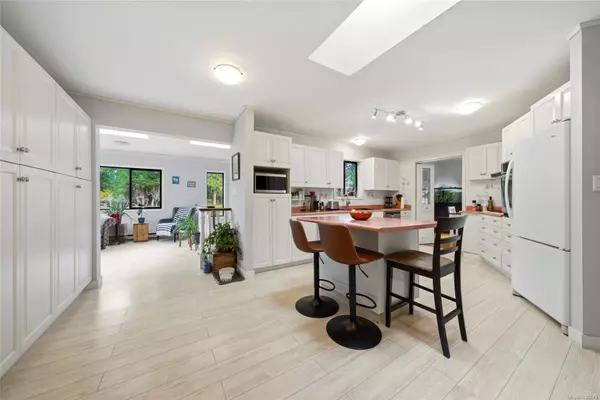 Mill Bay, BC V8H 1E7,510 Voutrait Rd