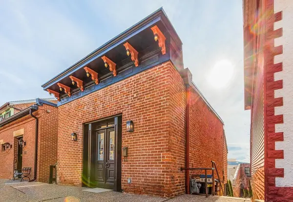 Galena, IL 61036,116 S Bench Street