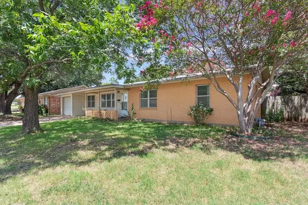 Mcgregor, TX 76657,104 Crockett Street