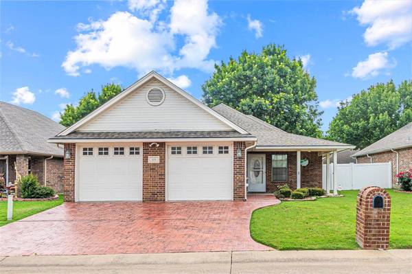 105 Sunglow Loop, Red Oak, TX 75154