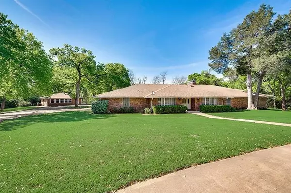 Duncanville, TX 75116,722 E Wheatland