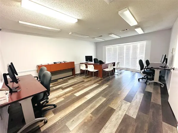 Duncanville, TX 75116,722 E Wheatland