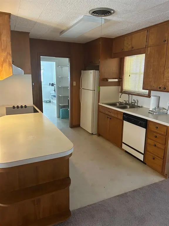 Mexia, TX 76667,910 Varella