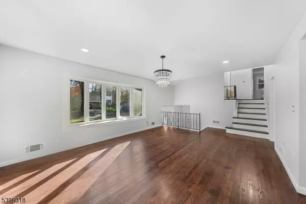 New Providence Boro, NJ 07974,19 Slope Dr