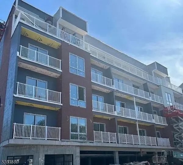 Paterson City, NJ 07501,318 Dixon Ave #403