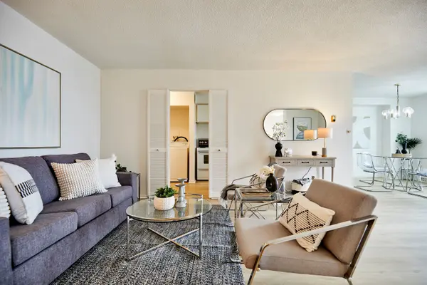 90 Ling RD #906, Toronto E10, ON M1E 4Y3