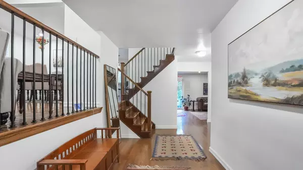 Aurora, ON L4G 3P6,22 Avondale CRES