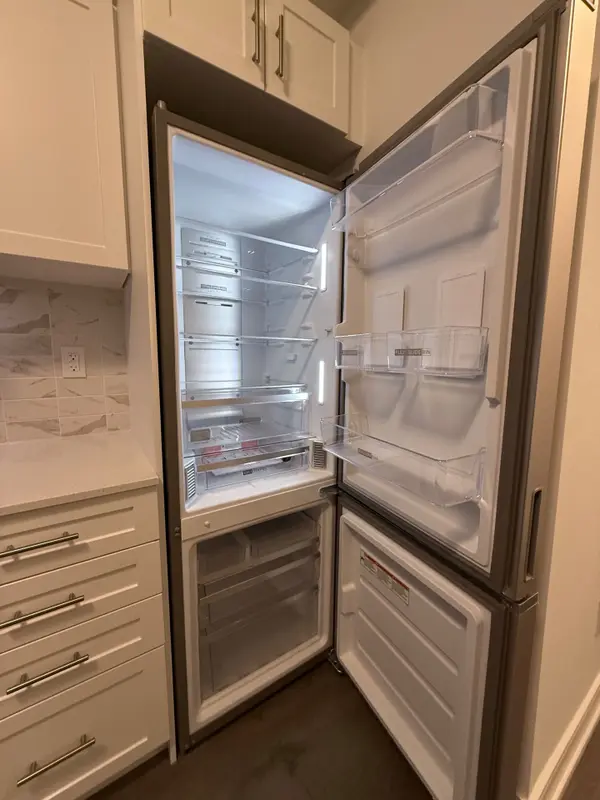 Newmarket, ON L3Y 2R3,715 Davis DR #1109