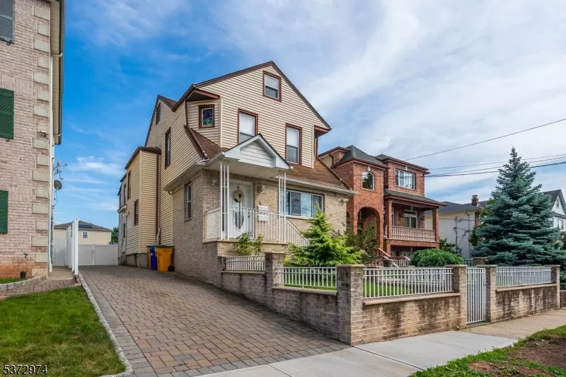 929 Adams Ave, Elizabeth City, NJ 07201