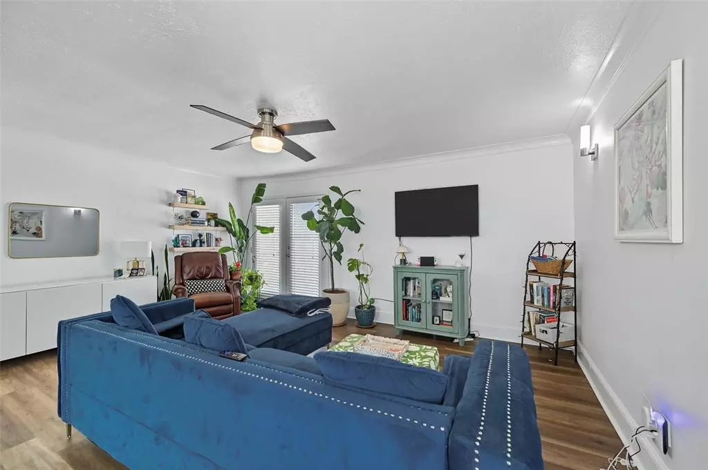 Dallas, TX 75206,5927 E University Boulevard #221