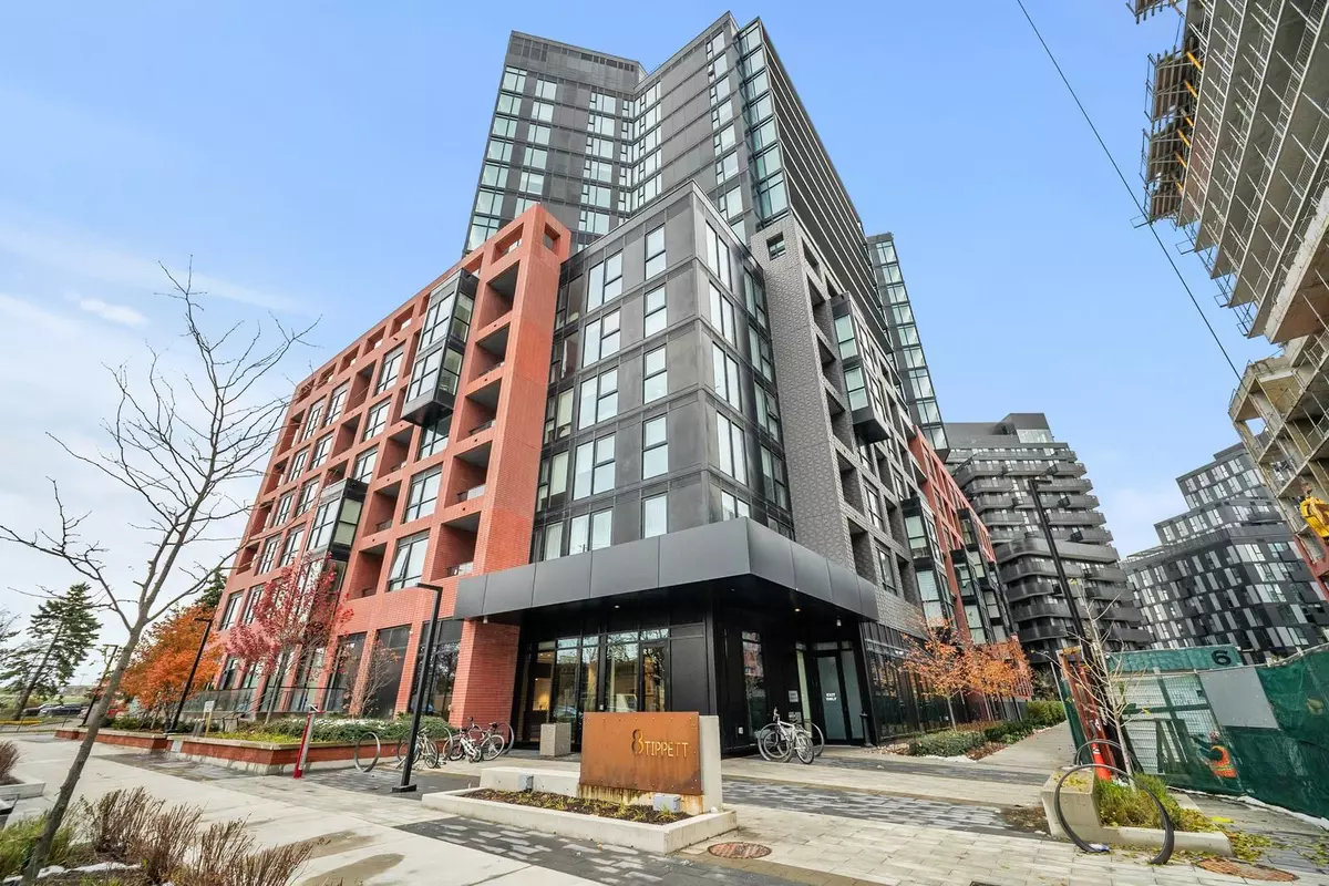 Toronto C06, ON M3H 0E7,8 Tippett RD #607