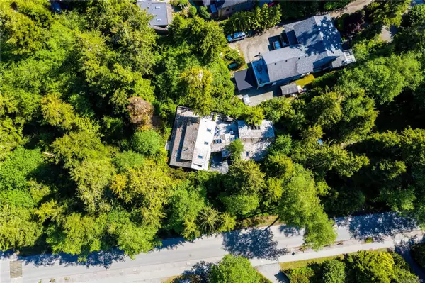 1180 Lynn Rd, Tofino, BC V0R 2Z0