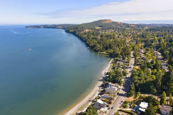 5015 Cordova Bay Rd, Saanich, BC V8Y 2K1