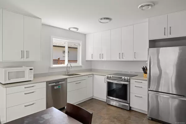 Langford, BC V9B 5L5,2889 Maurice Lane