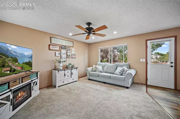 Fountain, CO 80817,960 Lords Hill DR