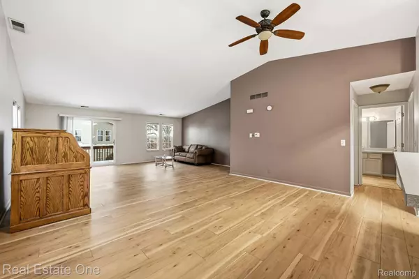 Waterford, MI 48329,4885 Oak Hill DR #20