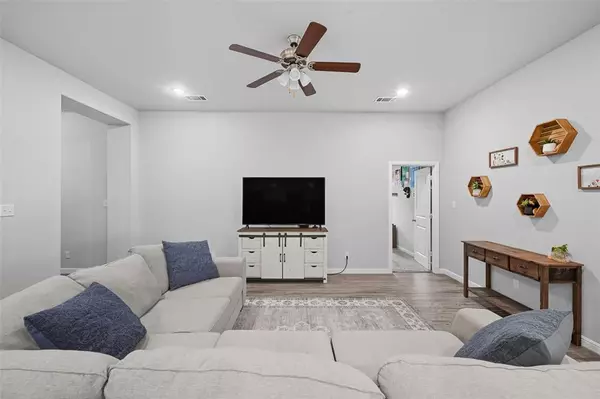 Springtown, TX 76082,977 Sam Street