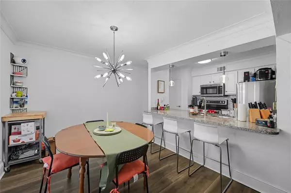 Dallas, TX 75206,5927 E University Boulevard #221