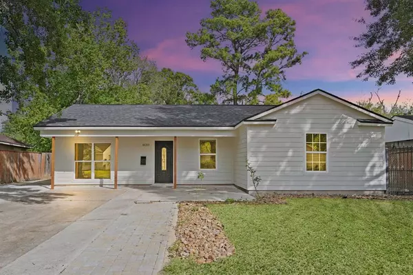 10211 Glenmawr Drive, Houston, TX 77075