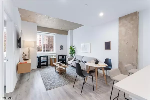 Newark City, NJ 07102,10 Commerce Ct #2A