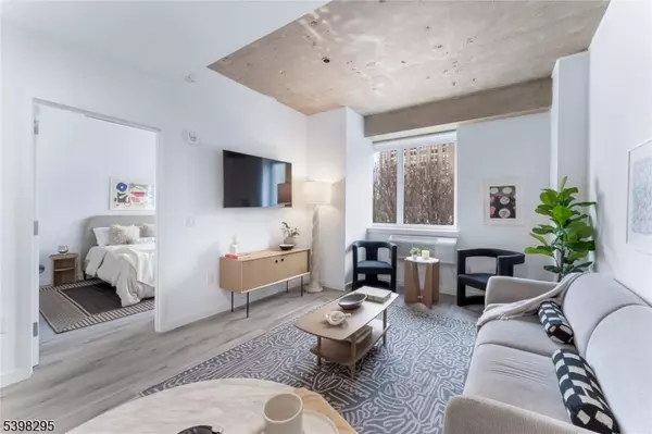 Newark City, NJ 07102,10 Commerce Ct #2A