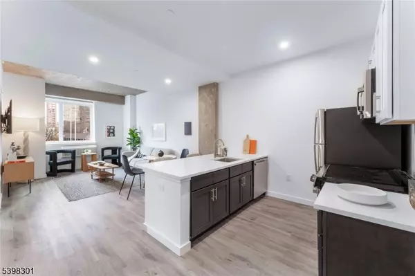 10 Commerce Ct #10 J, Newark City, NJ 07102