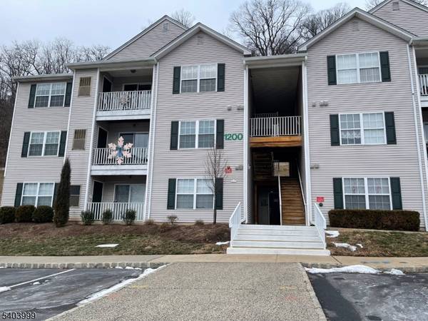 1223 King Ct #1223, Green Brook Twp., NJ 08812