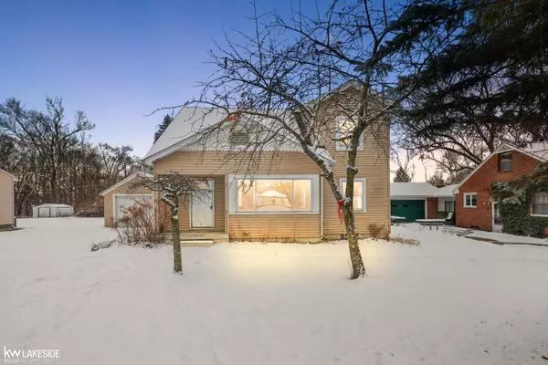 7618 Sylvan ST, Shelby Twp, MI 48317