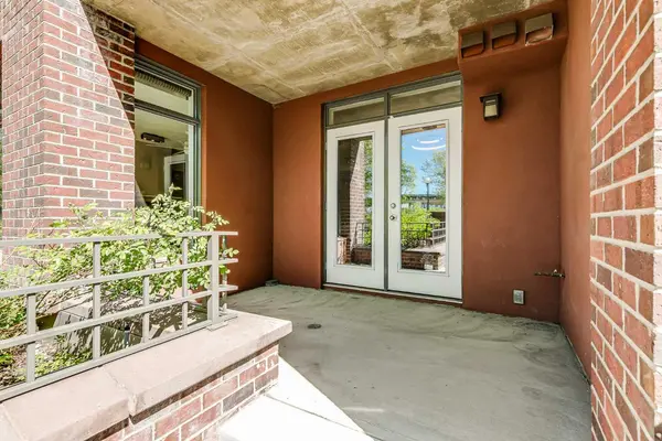 Calgary, AB T2E 2M9,990 Centre AVE NE #106