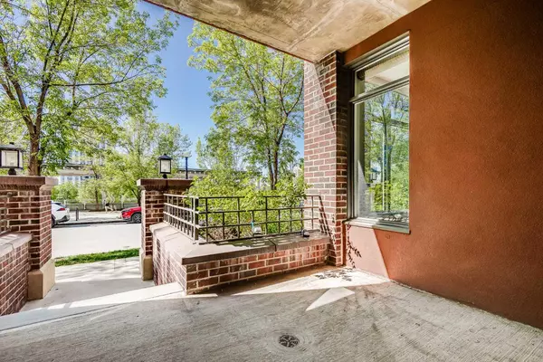 Calgary, AB T2E 2M9,990 Centre AVE NE #106