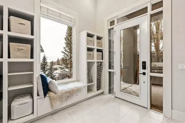 Calgary, AB T3H 3T2,19 Sienna Ridge Bay SW