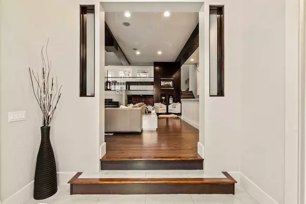 Calgary, AB T3H 3T2,19 Sienna Ridge Bay SW