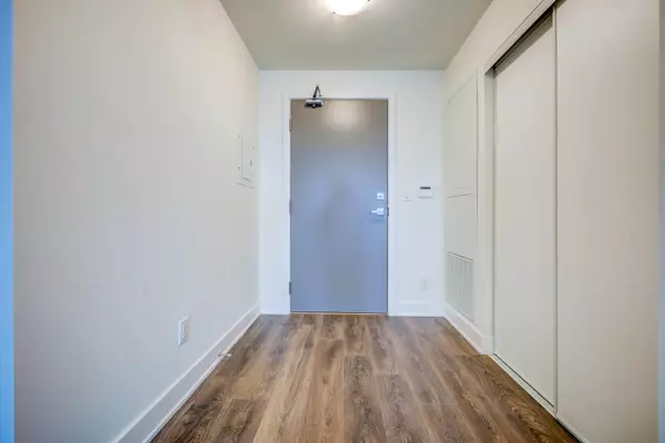 Toronto C15, ON M2J 4T1,188 Fairview Mall DR #319