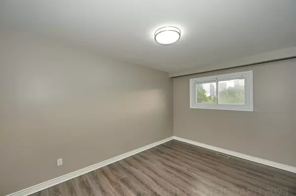 Toronto C15, ON M2J 3Z7,36 Ladner DR