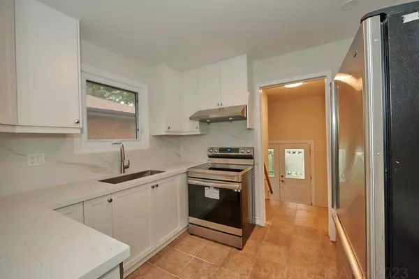 Toronto C15, ON M2J 3Z7,36 Ladner DR