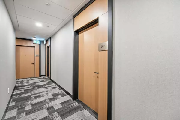 Toronto C06, ON M3H 0E7,8 Tippett RD #607