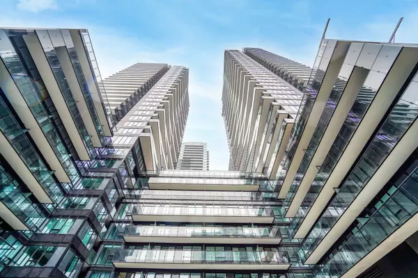 Toronto C10, ON M4P 1V3,117 Broadway AVE #1111