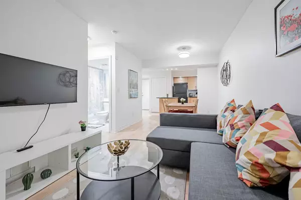 Toronto C01, ON M5V 3P6,250 Wellington ST W #228