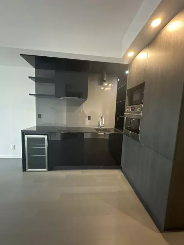 Toronto C01, ON M5H 4E8,70 Temperance ST #3508