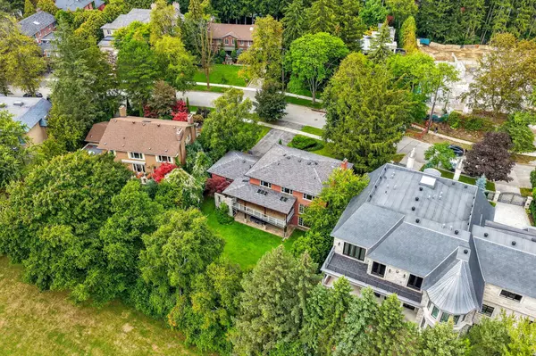 Toronto C12, ON M2L 1N3,11 Tudor Gate