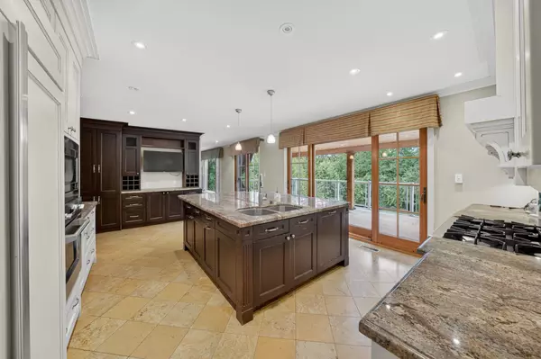 Toronto C12, ON M2L 1N3,11 Tudor Gate