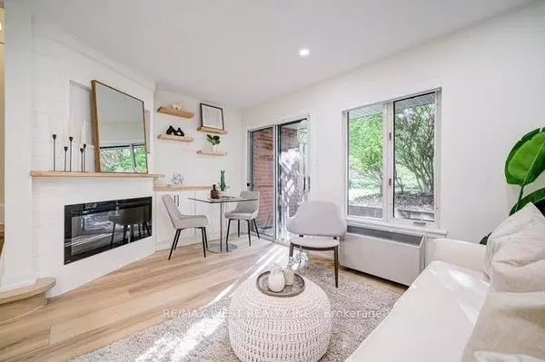 Toronto C01, ON M5V 3C9,801 King ST W ##12 B