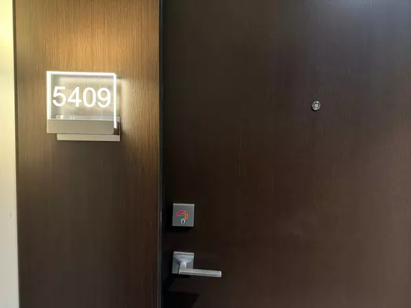 Toronto C10, ON M4S 0B8,2221 Yonge ST #5409